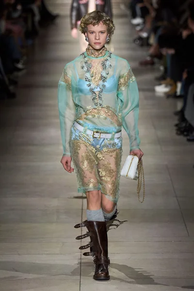 Look 46